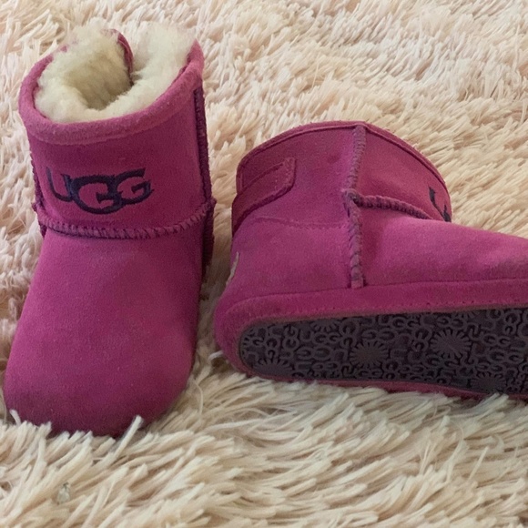 Baby ugg boots [hot pink- size 2/3] - Picture 2 of 3